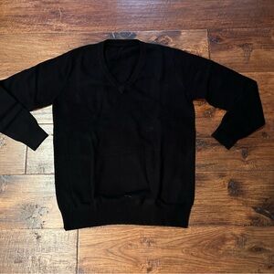 MEN’S M/L SOLID BLACK V NECK WOOL BLEND SWEATER. NEW! UNBRANDED.